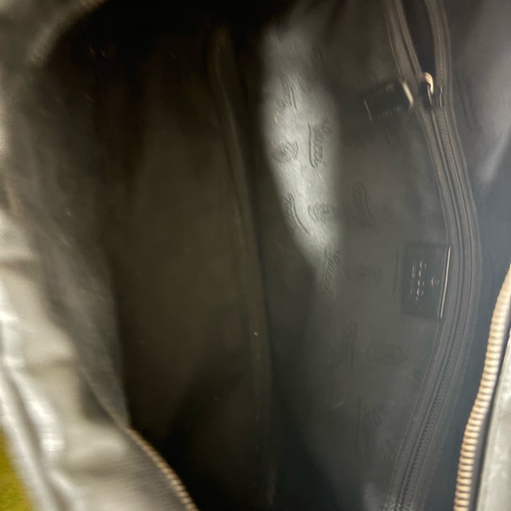 Used Gucci black messenger bag. Authentic, size Large.